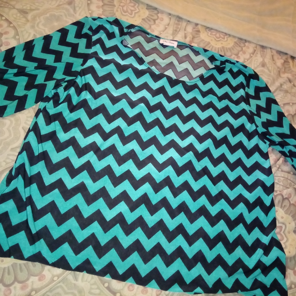 Mid sleeve Chevron top